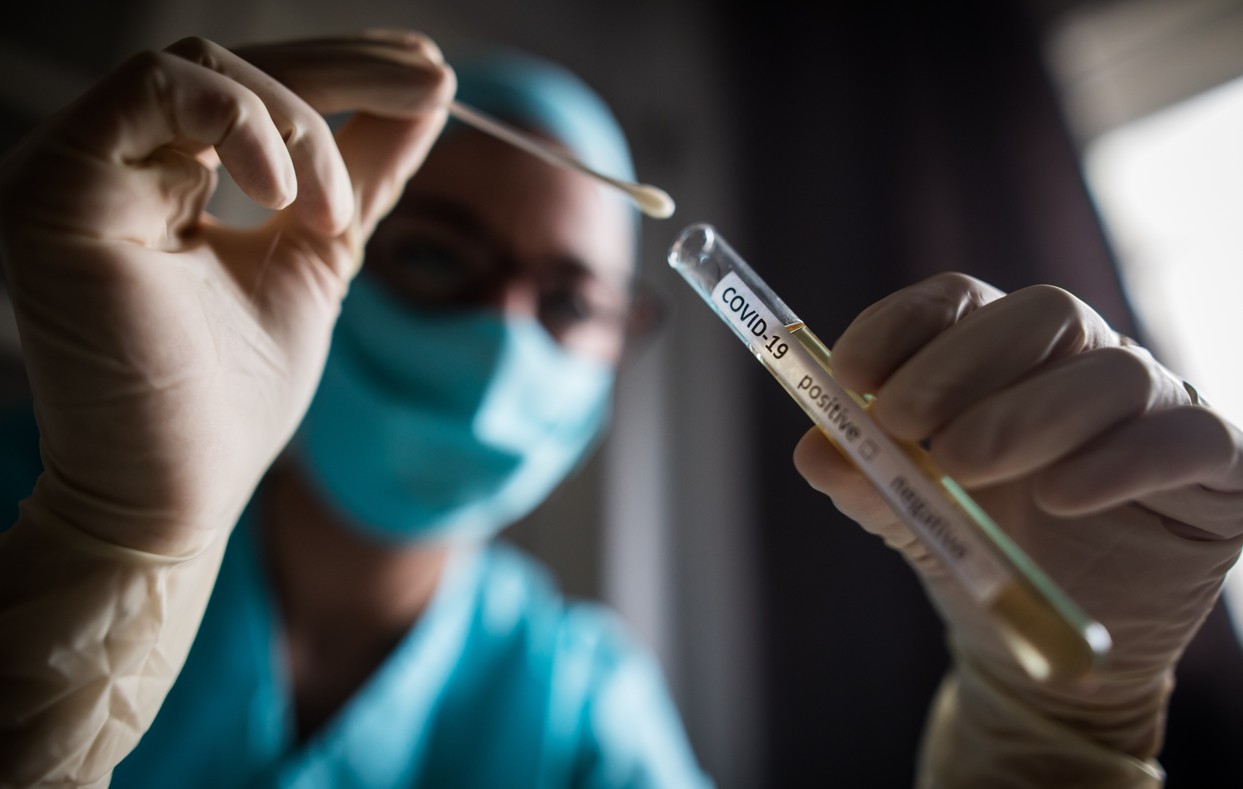 Origem da Covid-19: CIA diz considerar ‘mais provável’ tese de vazamento de laboratório