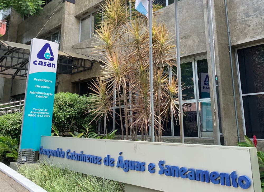 Parte da Casan (CASN3) pode ser privatizada, diz governador de SC