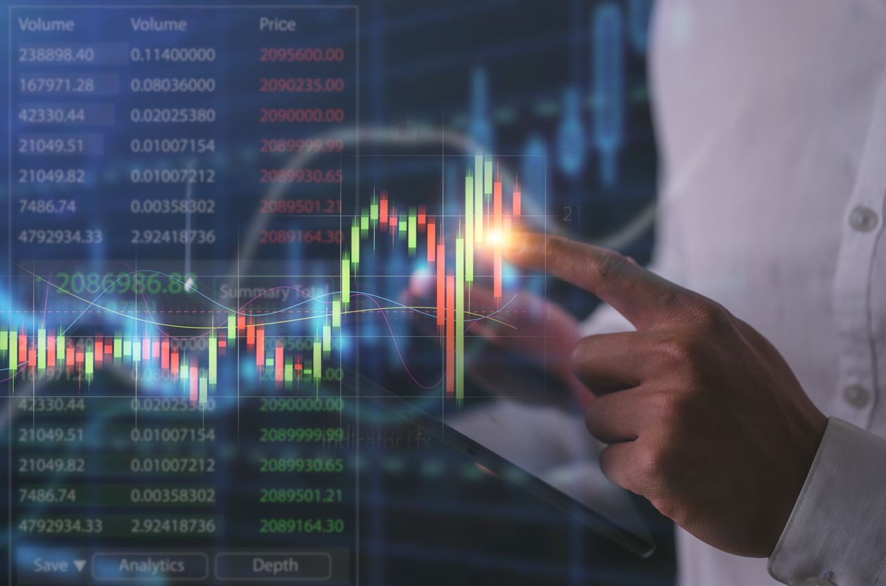 Bolsa em alta, FIIs em queda: como investir?