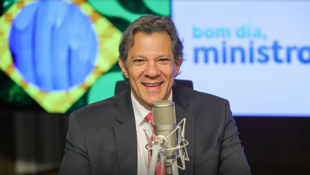 Haddad volta a falar em imposto mínimo para rendas acima de R$ 50 mil