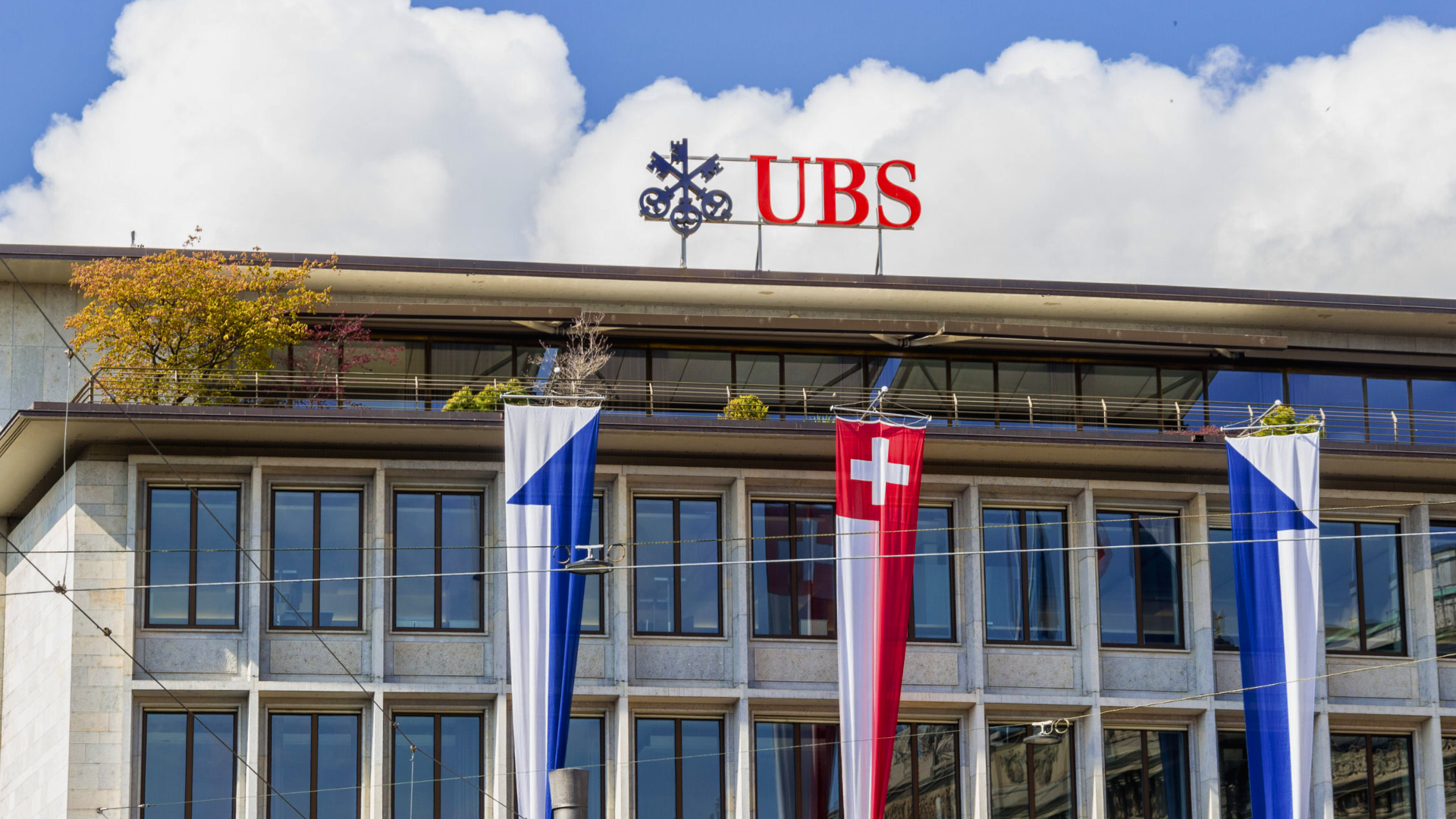 UBS tem lucro de US$ 800 mi no 4TRI24 e anuncia dividendos maiores