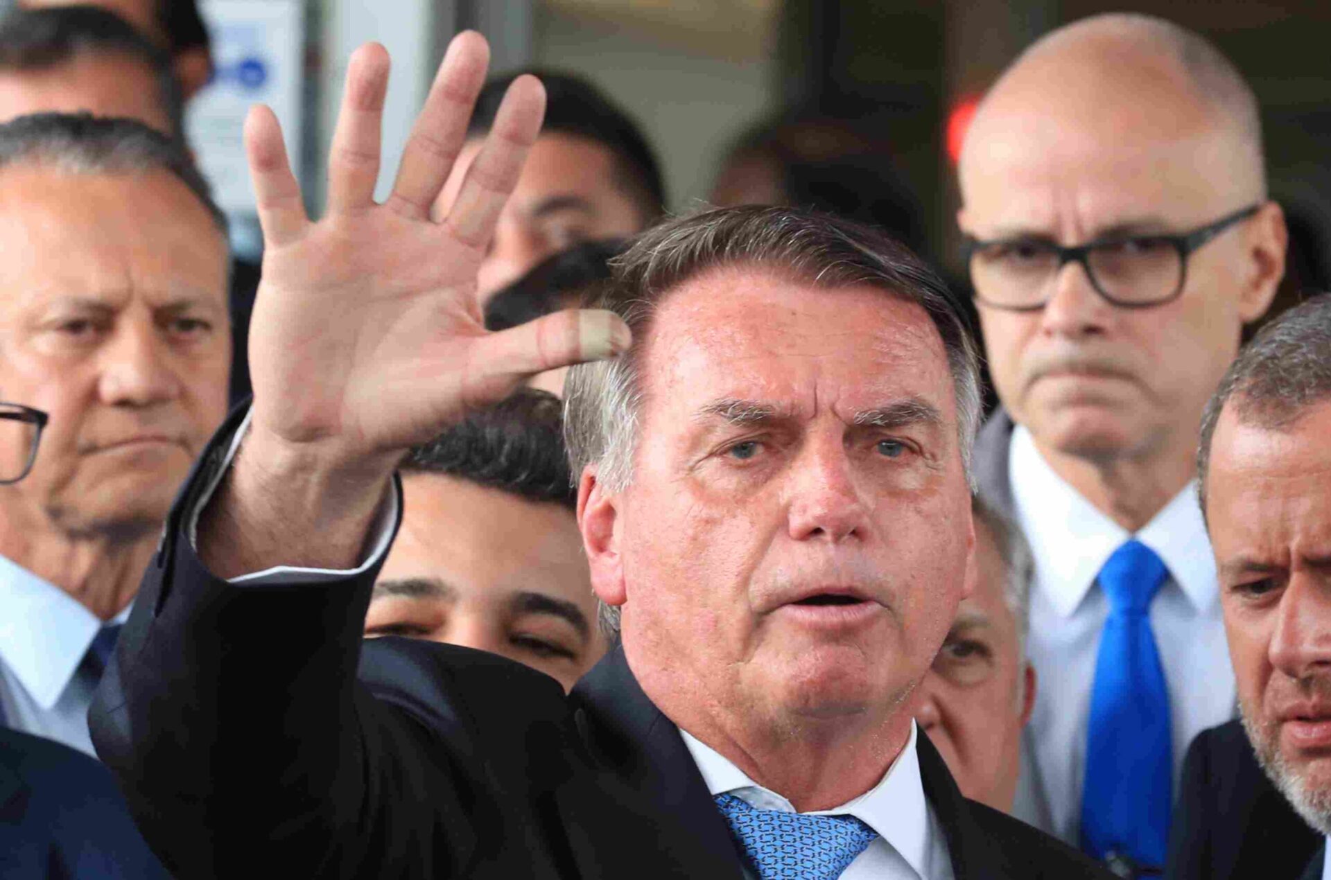 Bolsonaro lidera simulação de 2º turno contra Lula, aponta pesquisa Futura