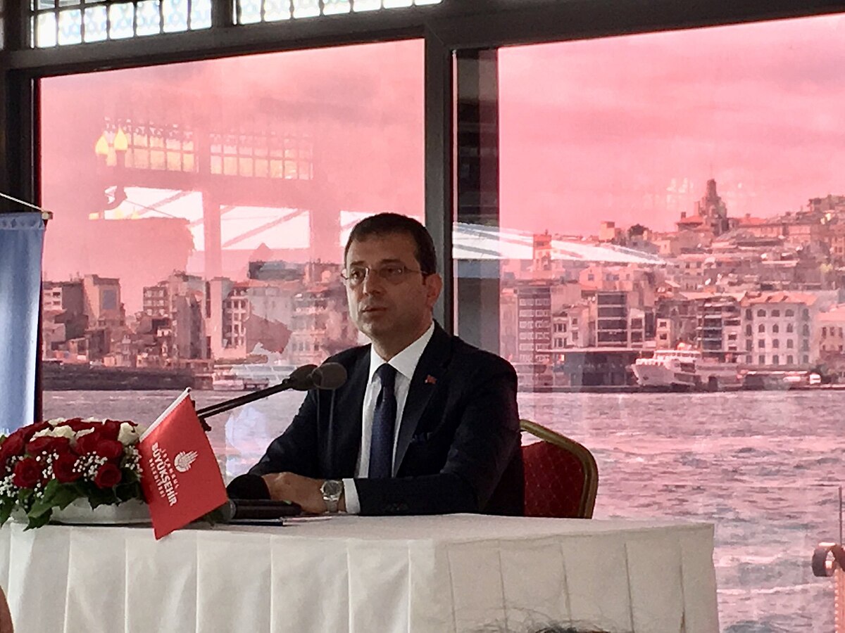 Prefeito de Istambul é preso: rival de Erdogan faz denúncia de “golpe”