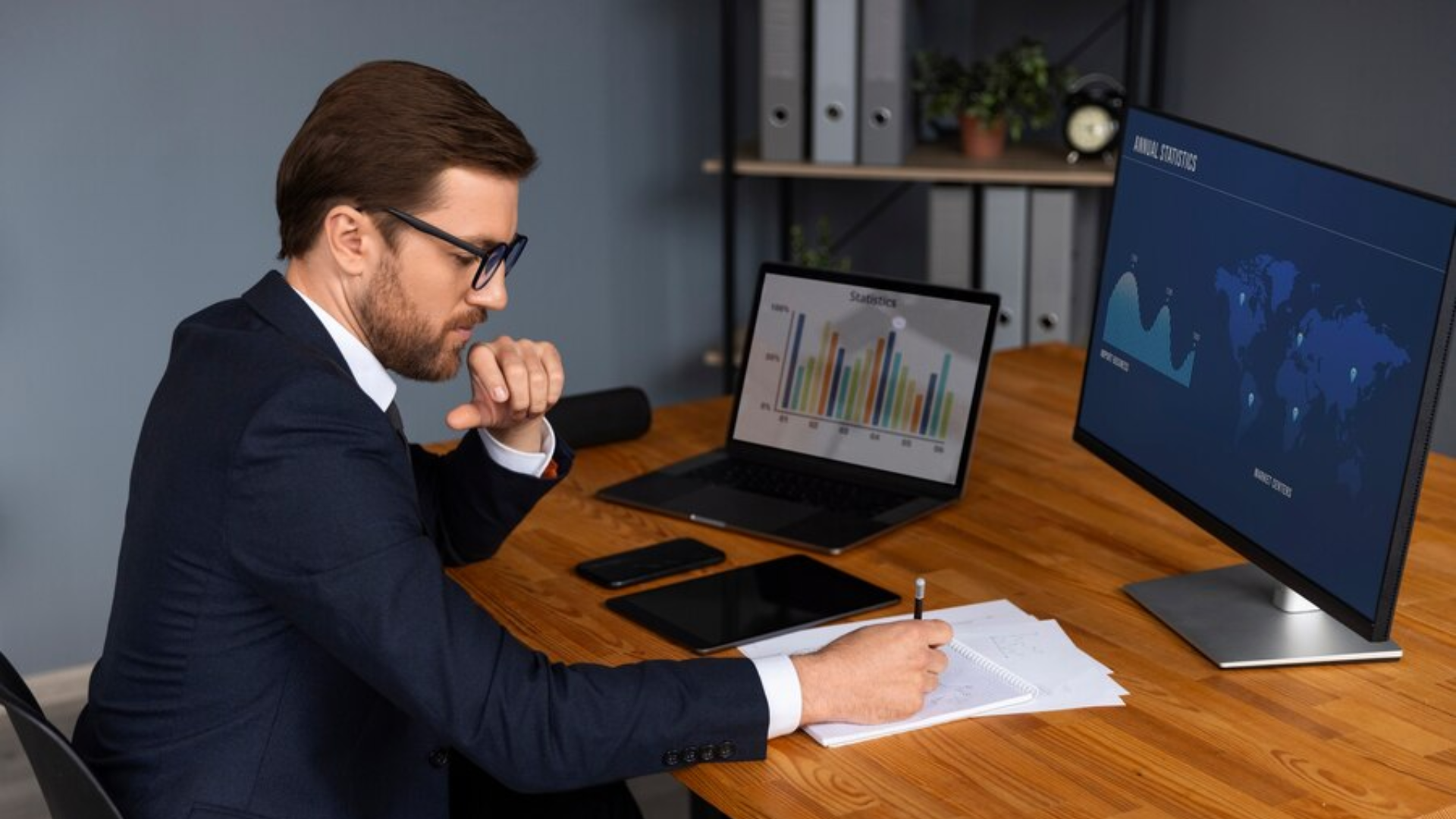 Gestão de patrimônio chegou a R$ 498,5 bilhões em 2024