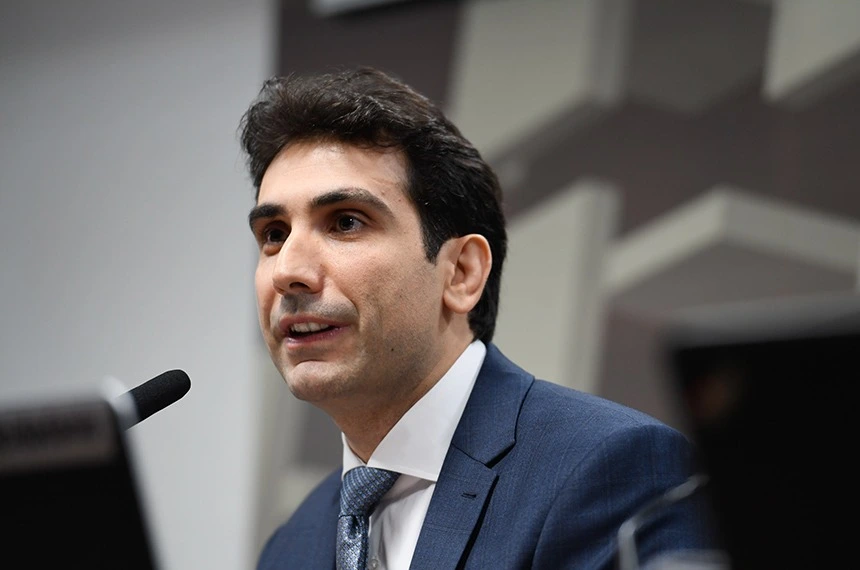 Galípolo diz que Banco Central está confortável com meta de inflação de 3%