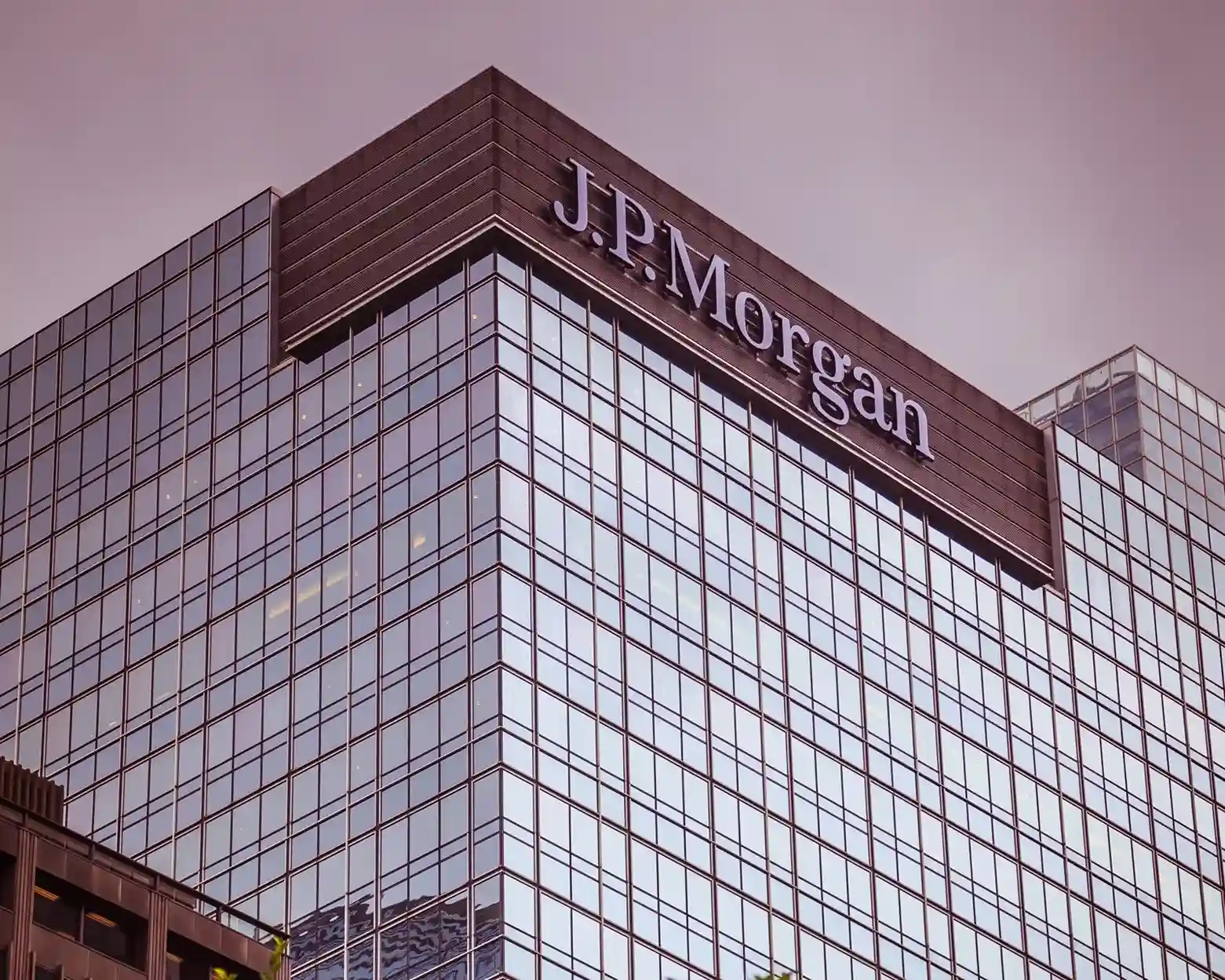 CEO do JP Morgan prevê inflação mais alta e desaceleração da economia já enfraquecida dos EUA