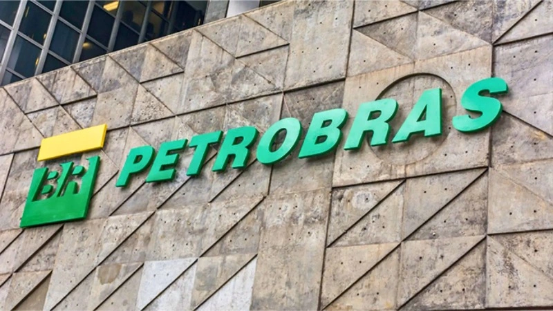 Petrobras acentua perdas após possível pressão por ajuste nos combustíveis