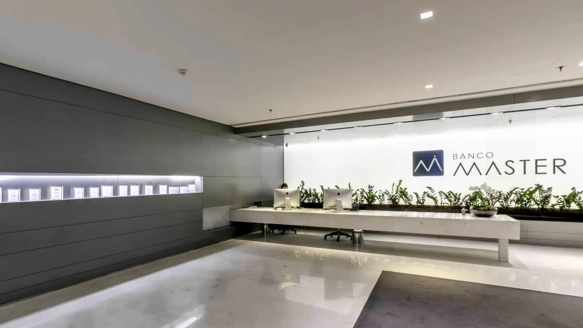 Fachada interna da sede do Banco Master — imagem institucional usada em reportagem sobre investigação da PF