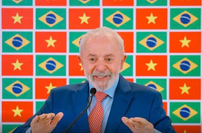 Desaprovação de Lula sobe para 56% e é a maior desde o início do governo