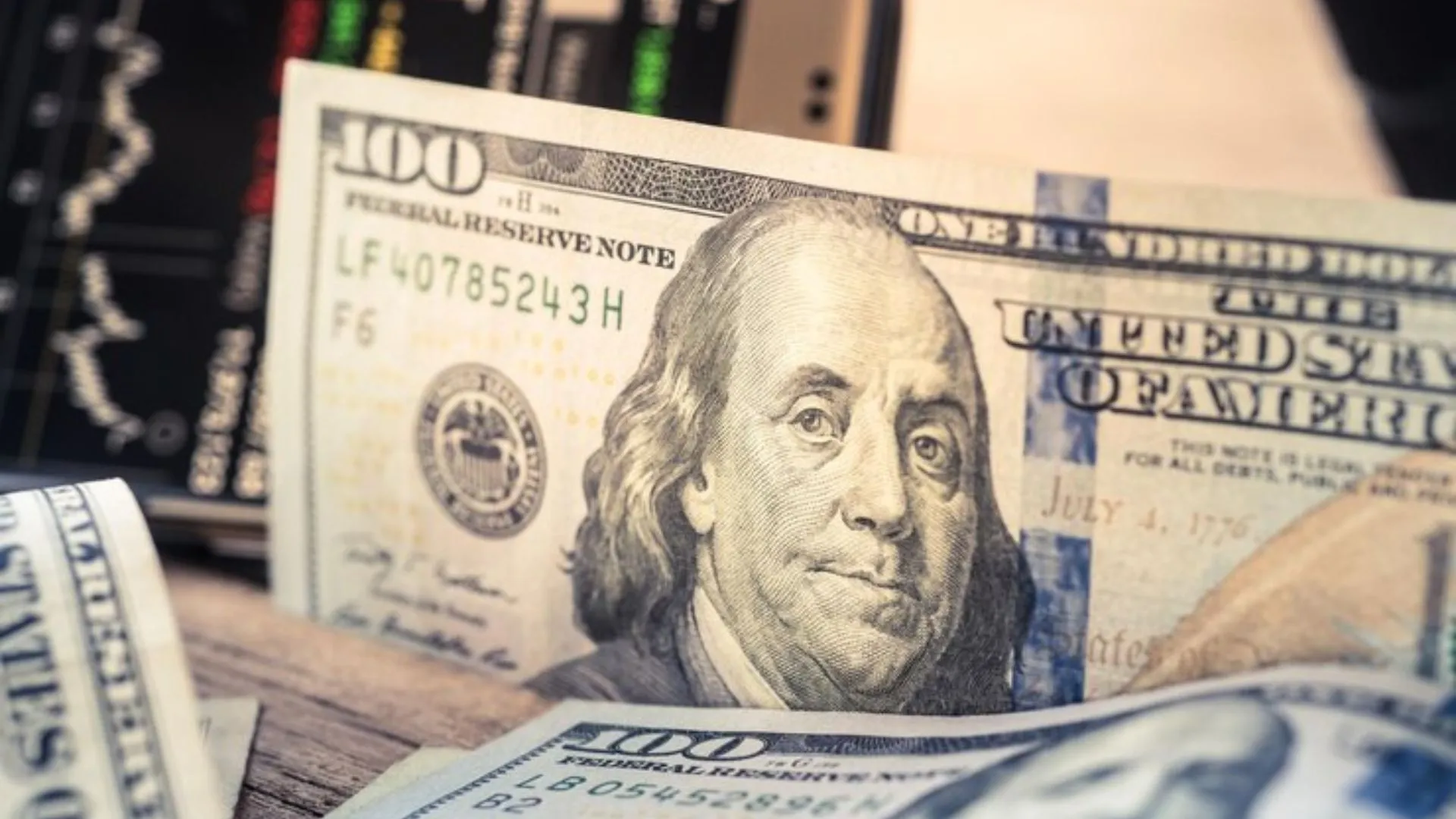 Por que investir no exterior: proteja seu dinheiro do Brasil