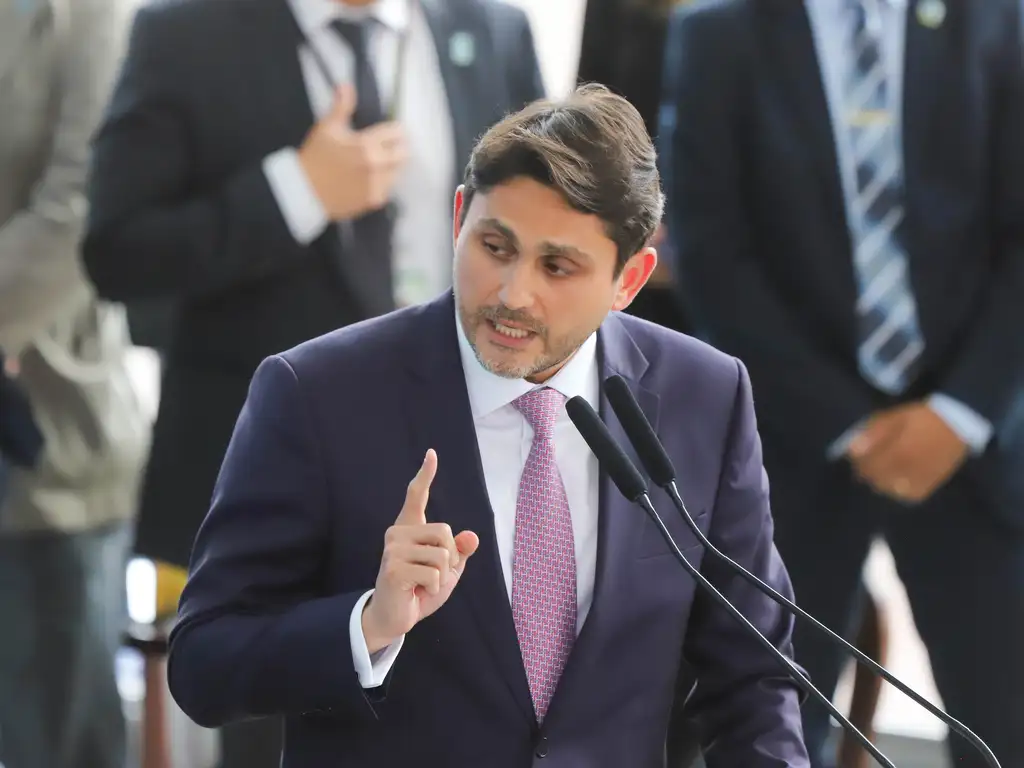 Ministro de Lula é alvo de denúncia da PGR