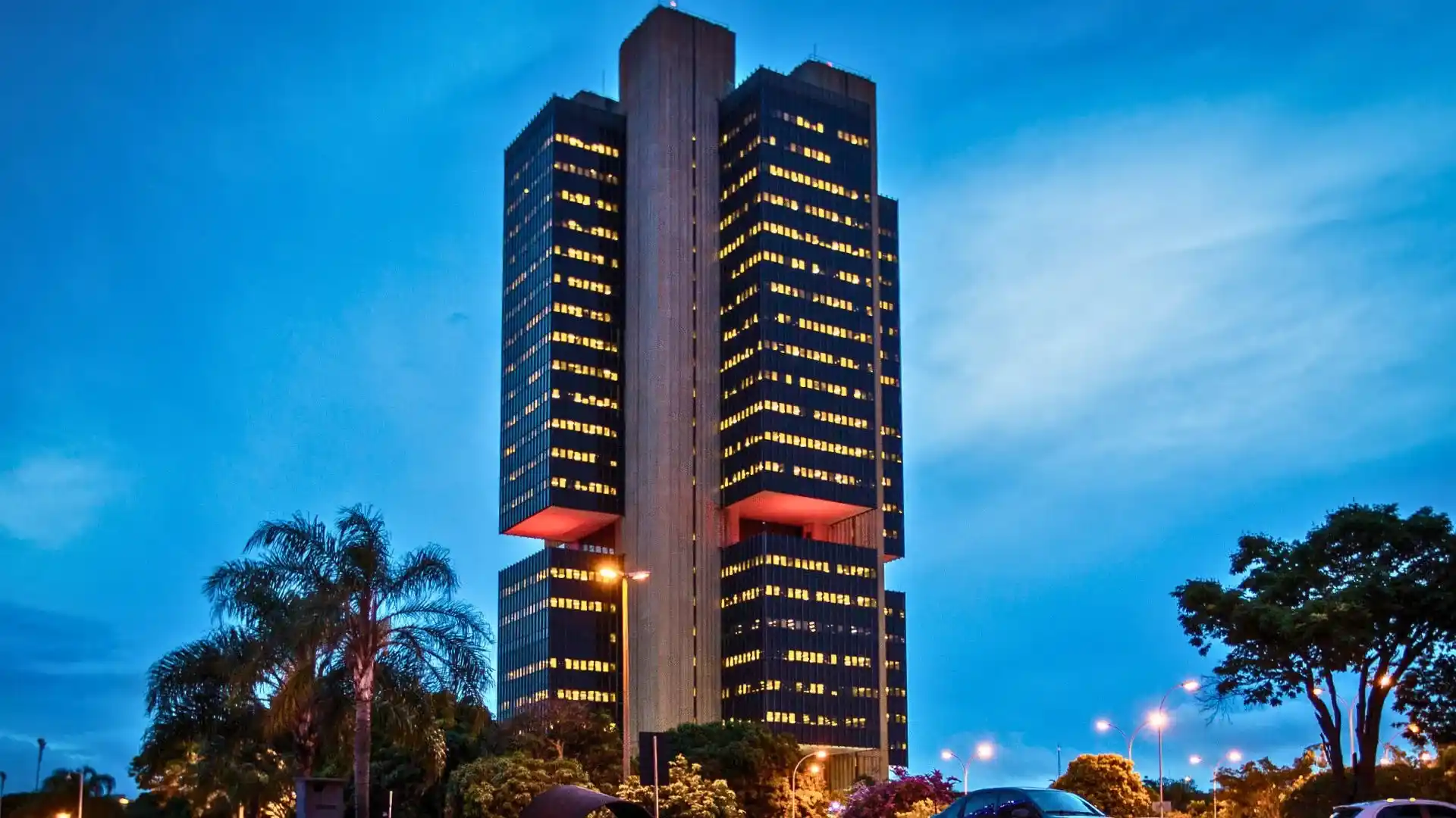 Dívida bruta do governo sobe a 76,2% do PIB em abril, diz BC