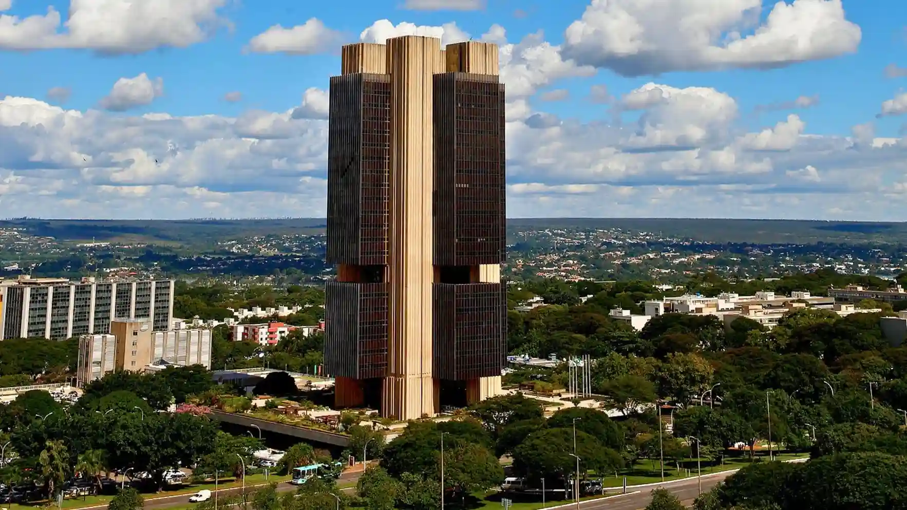 Boletim Focus reduz projeção da Selic 2025 para 14,75% às vésperas da Super Quarta