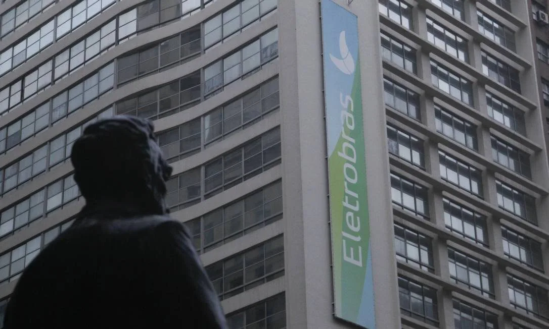 Eletrobras (ELET3) amarga prejuízo de R$ 1,325 bilhão no 2TRI25