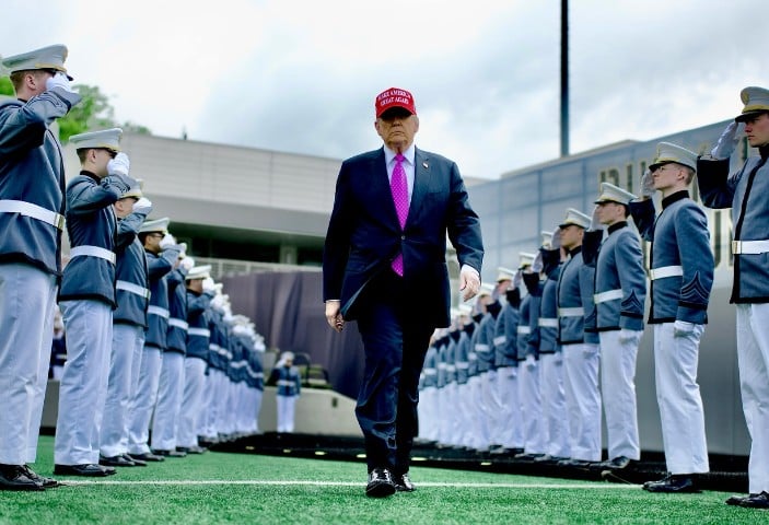 Trump eleva tarifa sobre o aço para 50%, impactando exportações brasileiras aos EUA