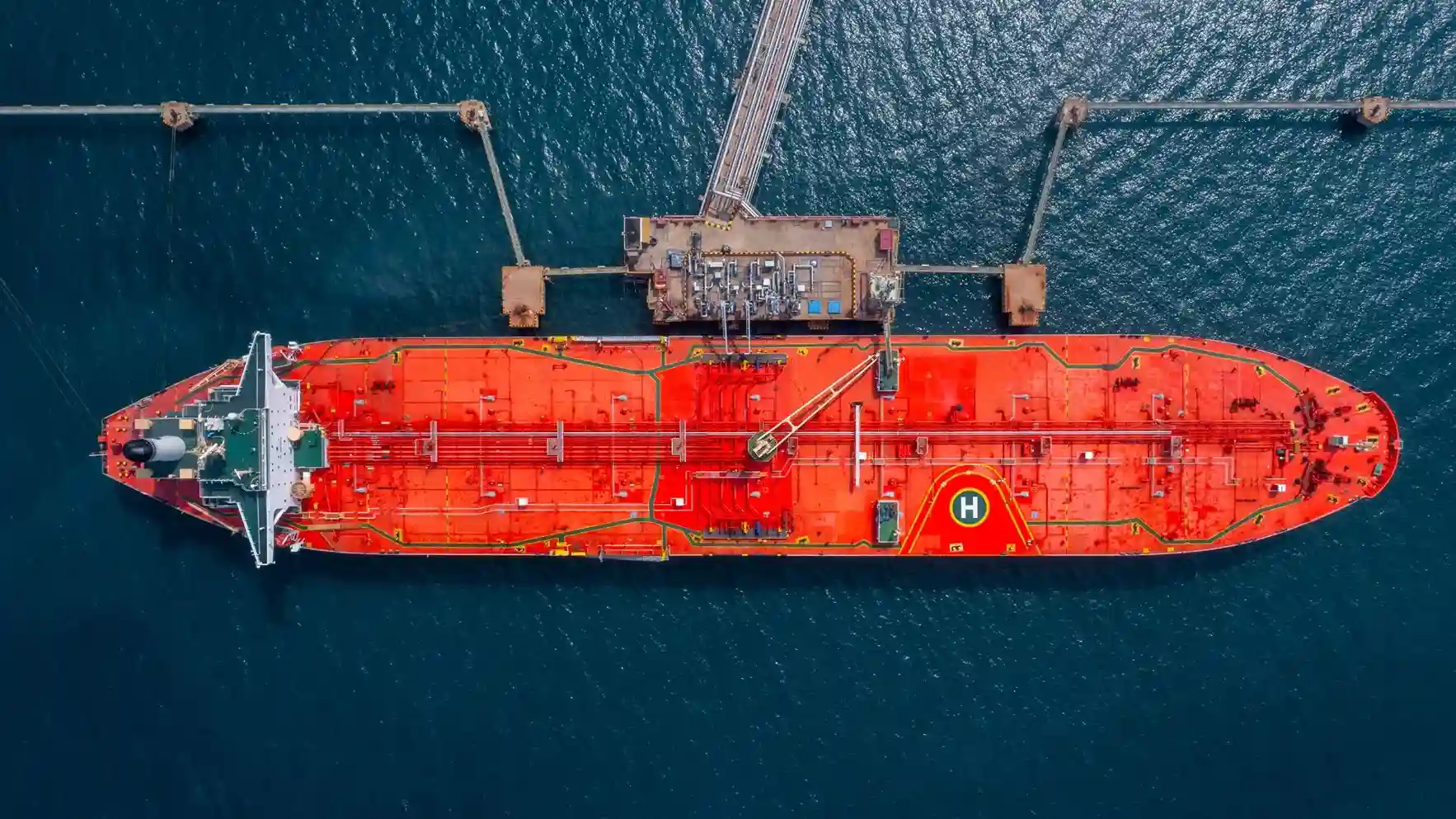 Governo estuda revisão do petróleo como medida para compensar o IOF