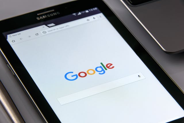 Alphabet tem lucro líquido de US$ 28,2 bi e eleva investimentos em IA