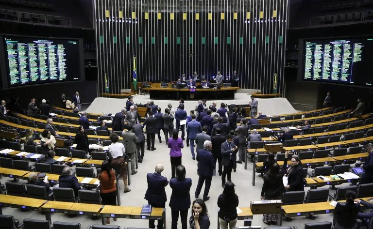 Lula veta aumento de deputados federais para 531