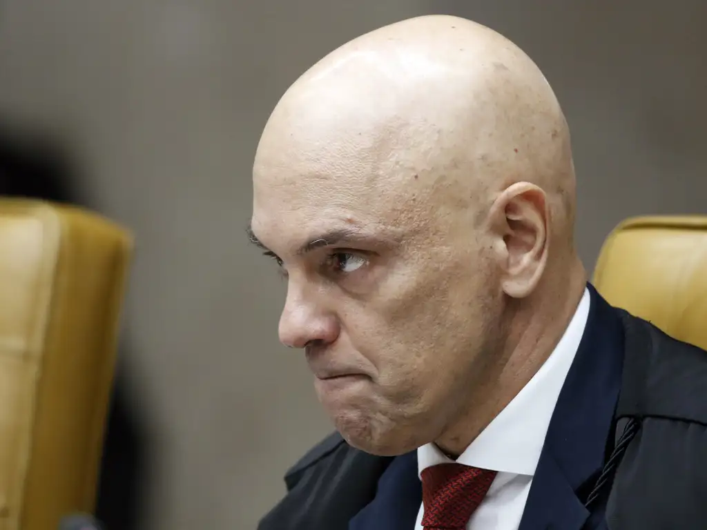 Moraes abre investigação sobre suposto uso de informação privilegiada com tarifaço