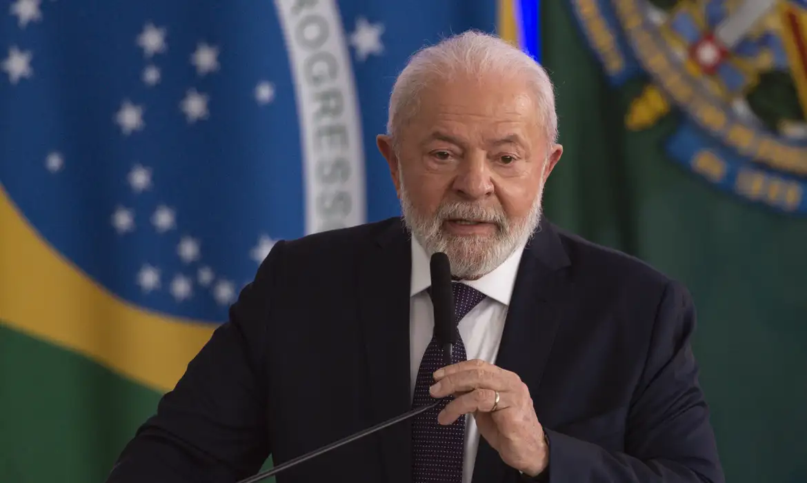 Lula descarta diálogo e cogita retaliação às tarifas de Trump, diz Planalto