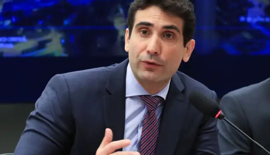 Galípolo: “BC não pode se emocionar com dados pontuais”