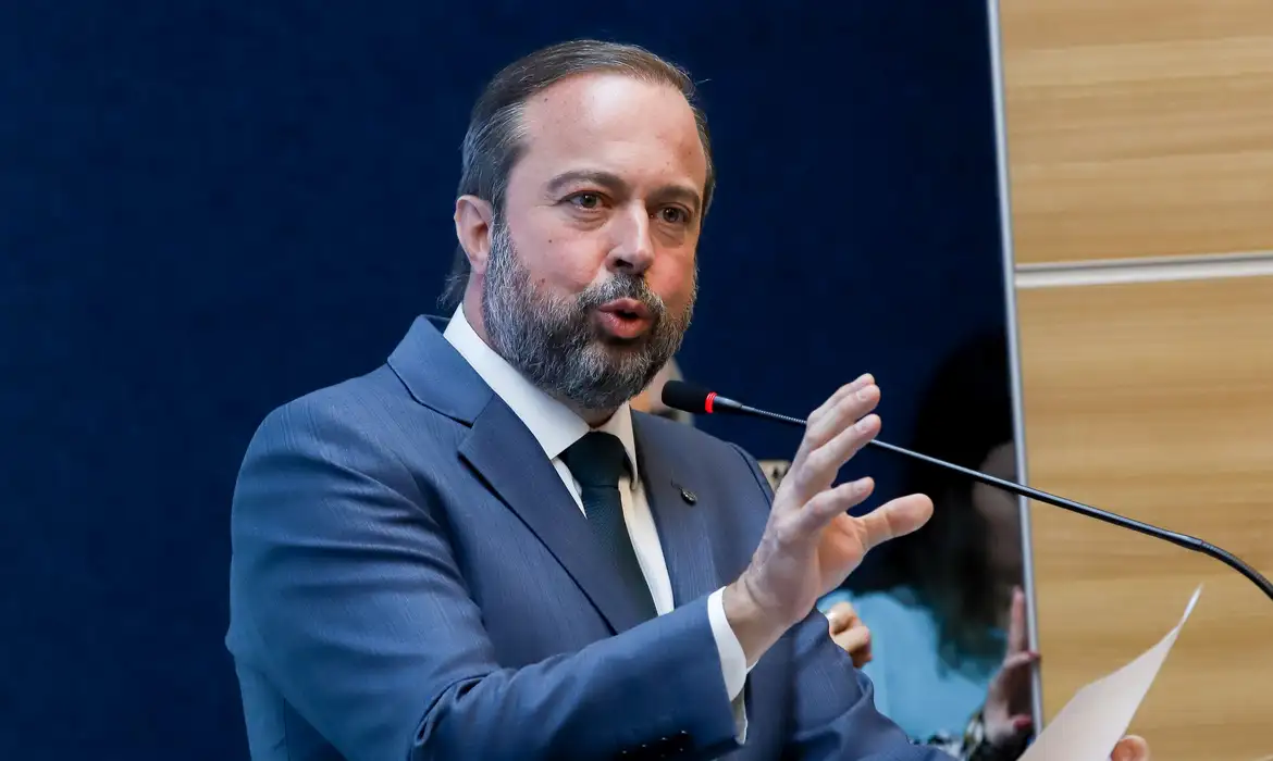 Ministro descarta horário de verão