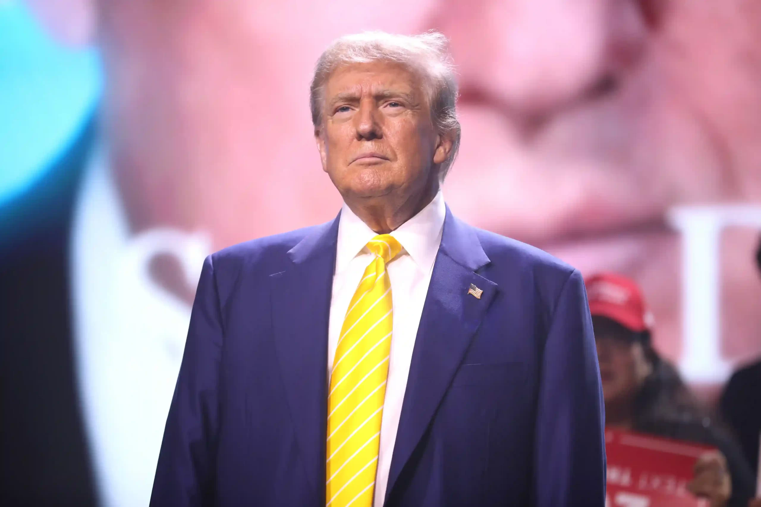 Trump diz que tarifas de 100% contra China são "insustentáveis"