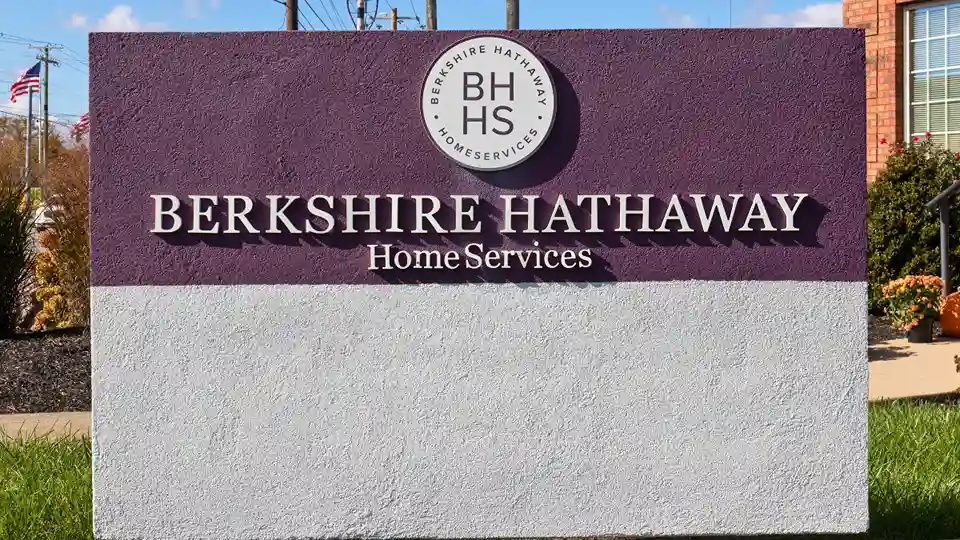 Berkshire Hathaway registra lucro líquido de US$ 30,8 bilhões no 3TRI25, alta de 17,3%