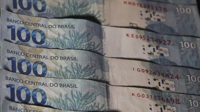 Atividade econômica surpreende com queda de 0,2% em outubro, mostra IBC-Br