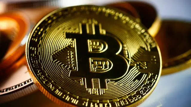 Mercado Bitcoin avança além do cripto e compra corretora do Banco Mercantil