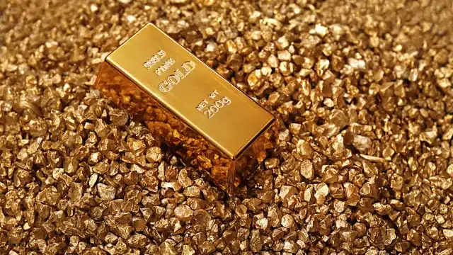 Ouro rumo a US$ 4,9 mil impulsiona tese de compra para Aura Minerals