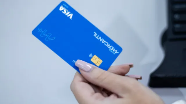 Por que este banco small cap disparou 100% em 12 meses?