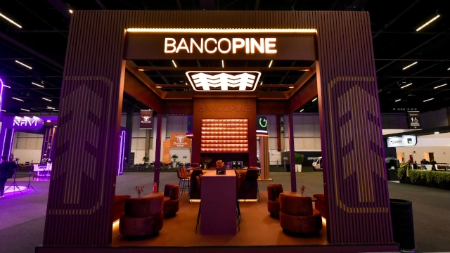 Estande do Banco Pine em evento corporativo