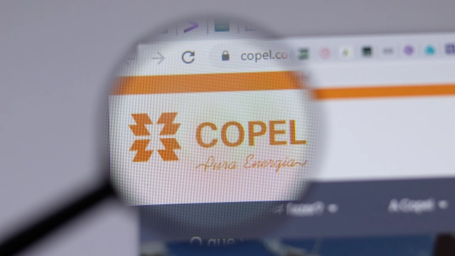 Logo da Copel em celular