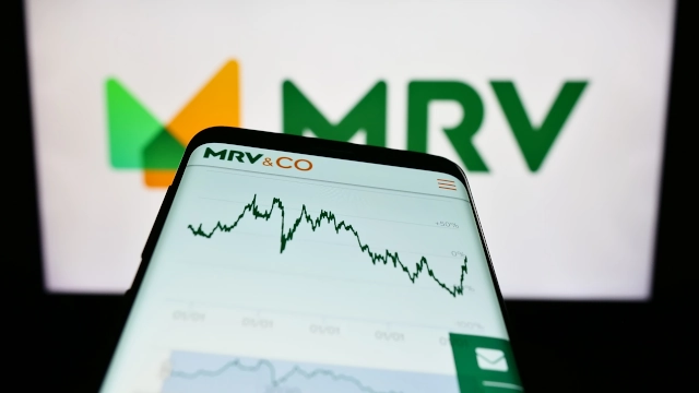 Logo da MRV em celular