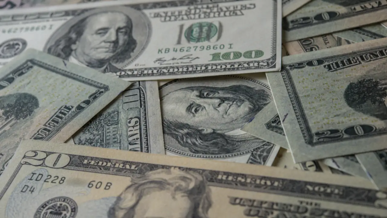 Dólar hoje sobe com tensão no exterior e mercado reage a cenário político