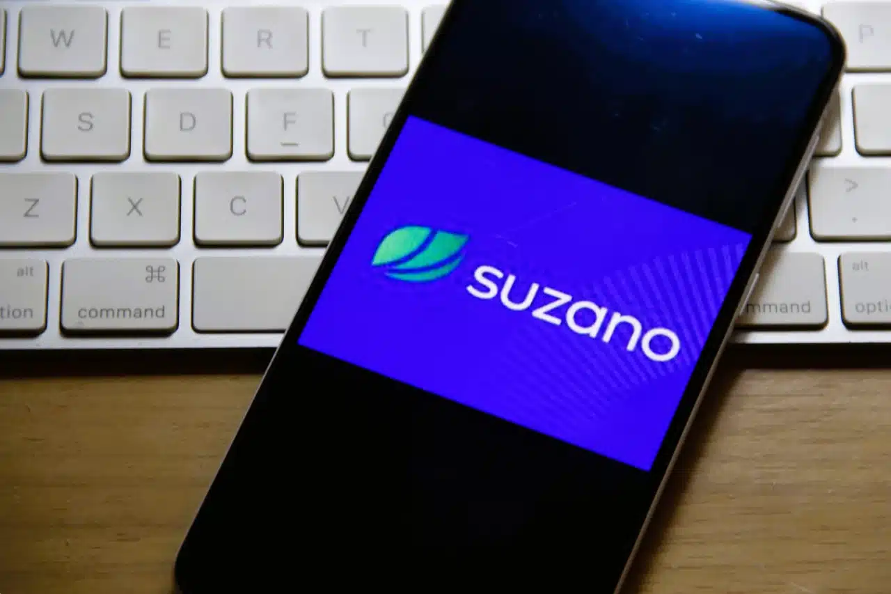 Tela de celular co logo da Suzano