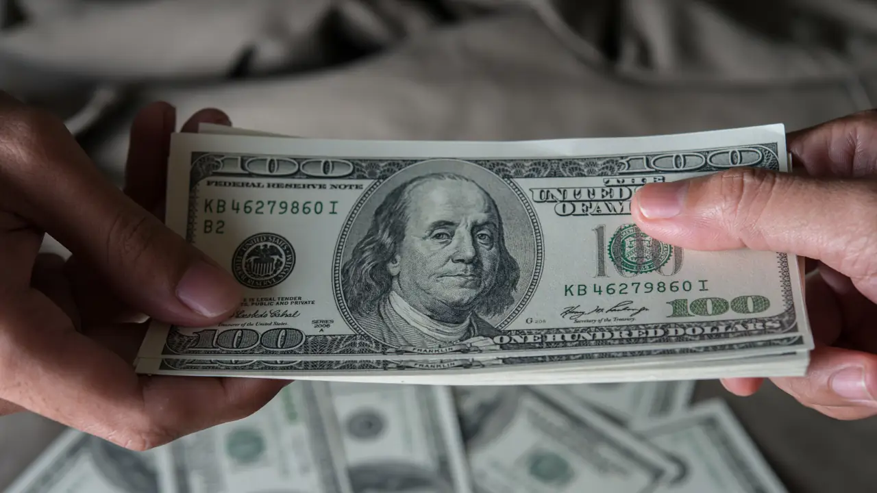 Dólar hoje abre em queda com trégua entre EUA e Irã e Boletim Focus no radar