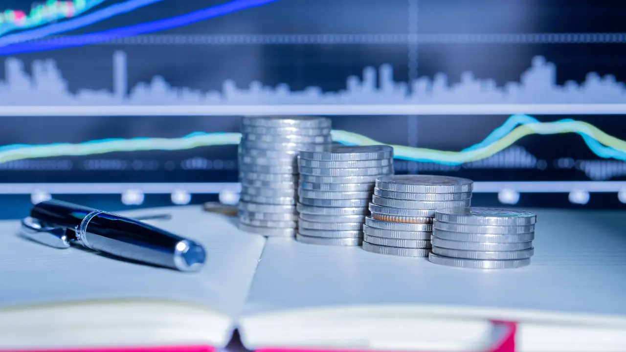 Juros longos seguem como principal desafio para FIIs após decisões de Fed e Copom