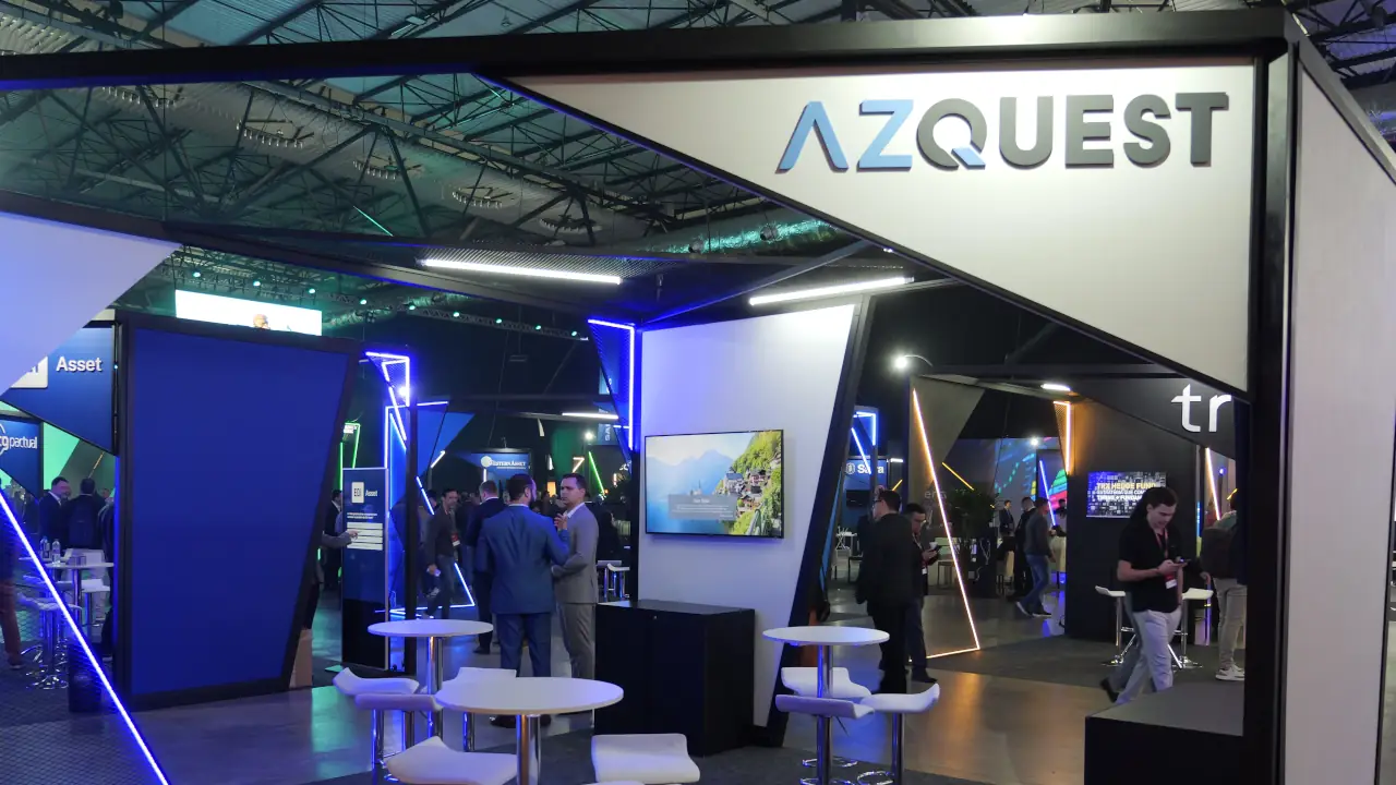 AZ Quest celebra 25 anos e reforça parceria com a EQI na Money Week 2026