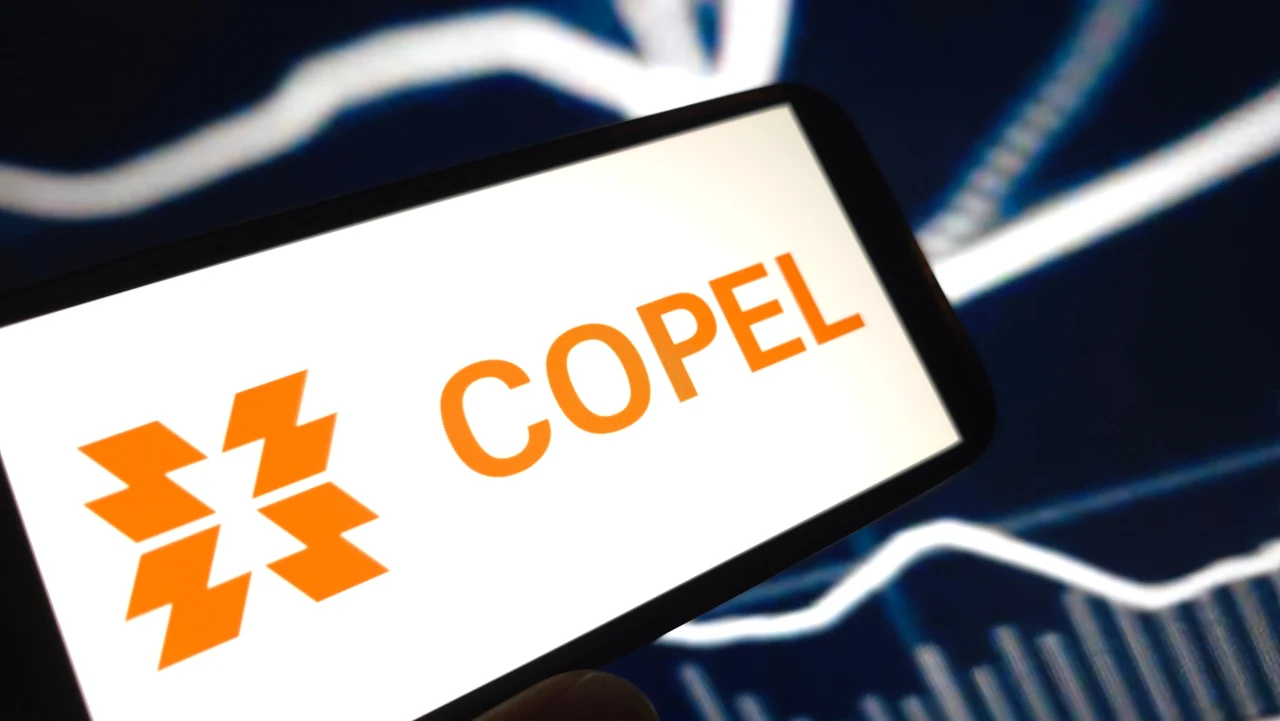 Logo da Copel em uma tela de celular