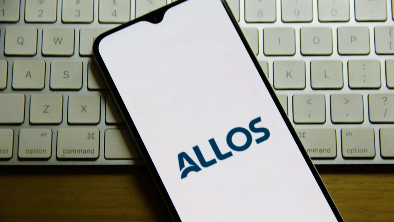 Logo da Allos em tela de celular
