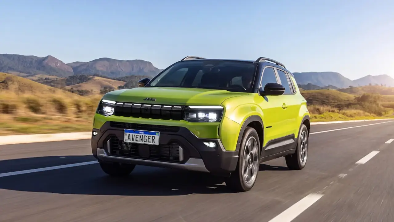 Jeep Avenger chega ao Brasil com estilo urbano, tecnologia e alma aventureira