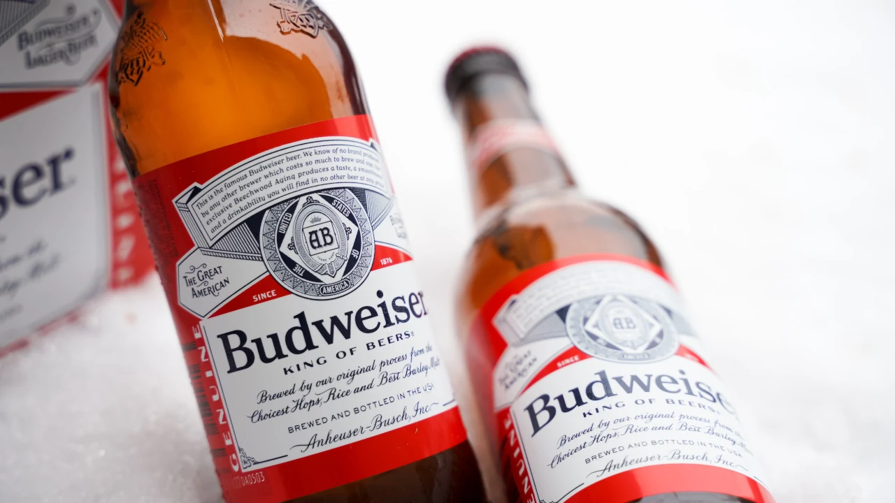 Cerveja Budweiser vendida pela Ambev