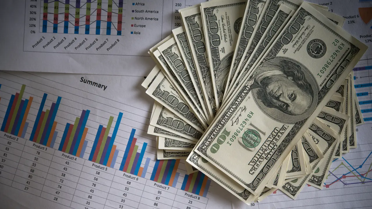 Dólar dispara e Bolsa aciona circuit breaker após eleição
