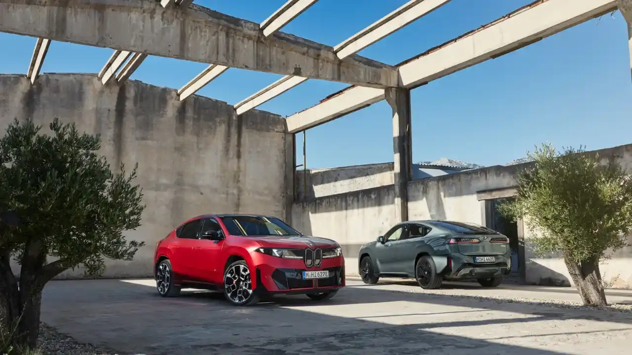 Novo BMW iX4 chega em março de 2027 com até 612 cv e 828 km de autonomia